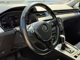 Volkswagen Passat 2018 — фото 15